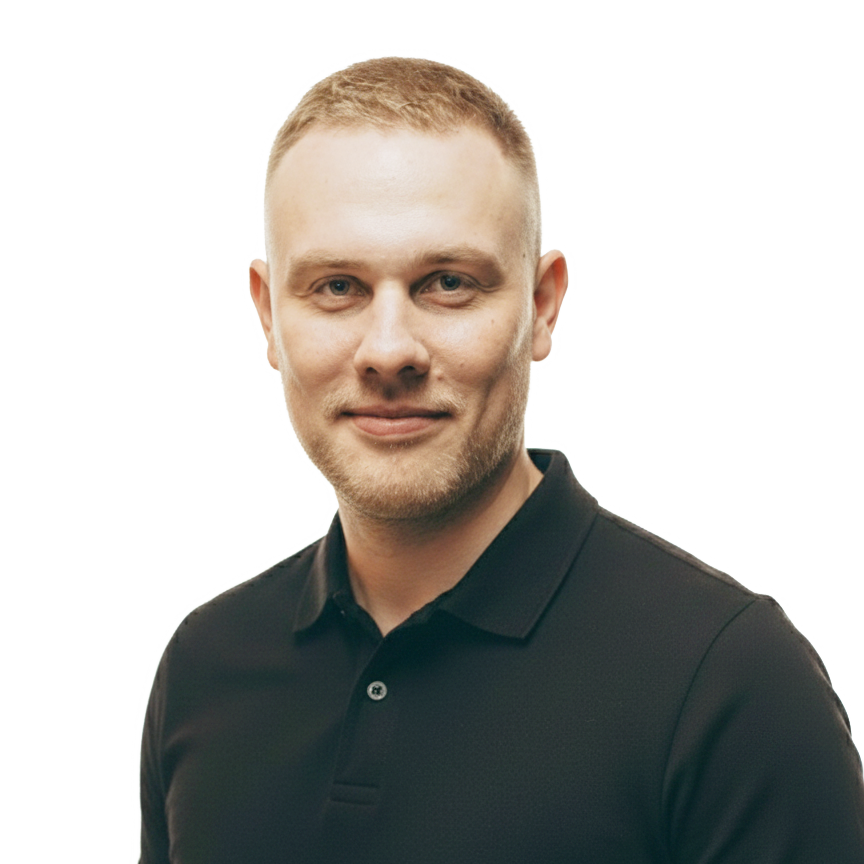 Lektor i producent z wieloletnim doświadczeniem radiowym. Słychać go m.in. w blokach reklamowych grup radiowych ESKA i RMF MAX